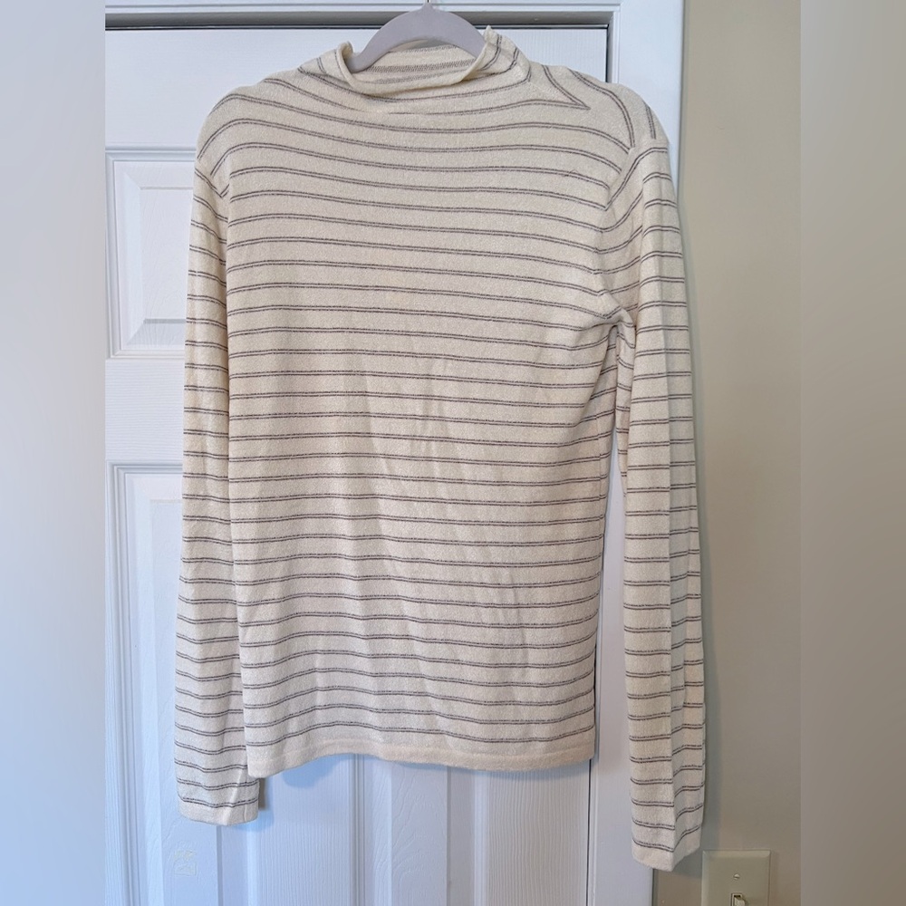 Hem & Thread NWT soft top L